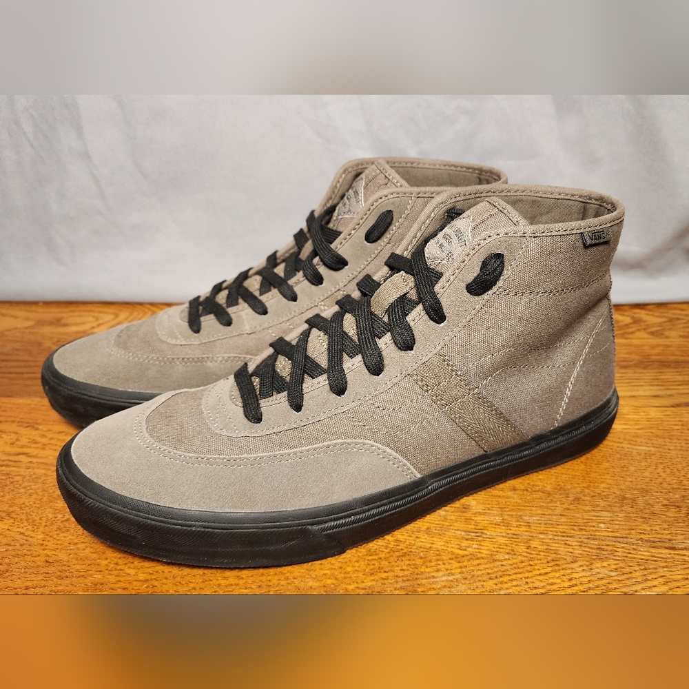 Vans Gilbert Crockett High Skate Grey and Black Sneaker Shoes. Size 13.